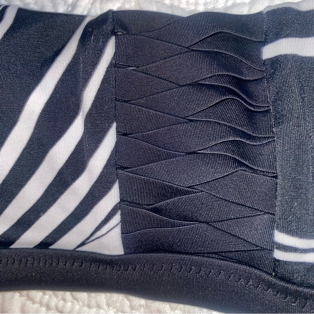 Athleta women’s bathing suit top - Picture 5 of 6